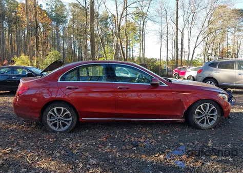 2017 Mercedes-Benz C 300 4Matic из США, поврежденный, VIN 55SWF4KB9HU213040